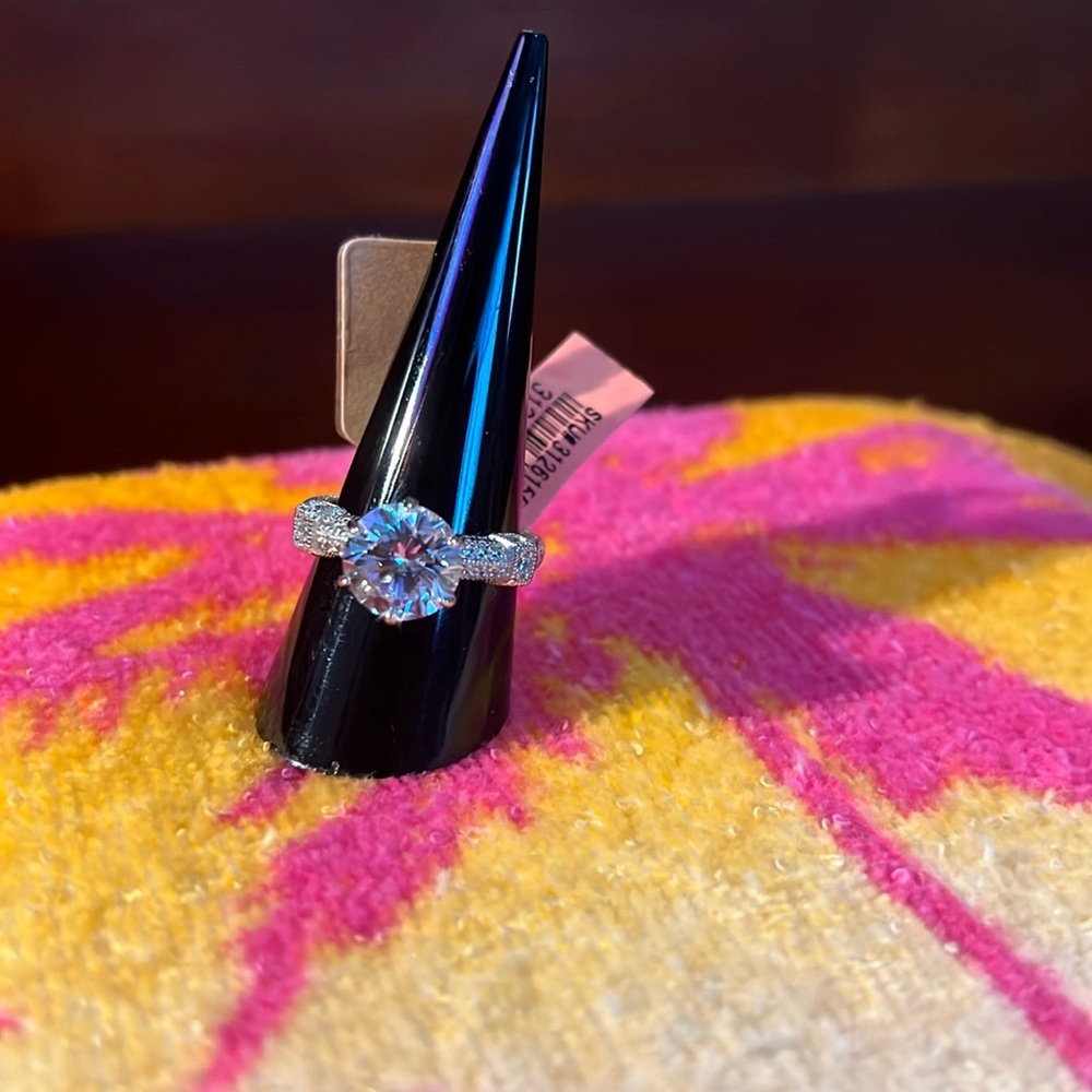 Silver plated wedding ring with diamond cubic zirconia. Size 9
